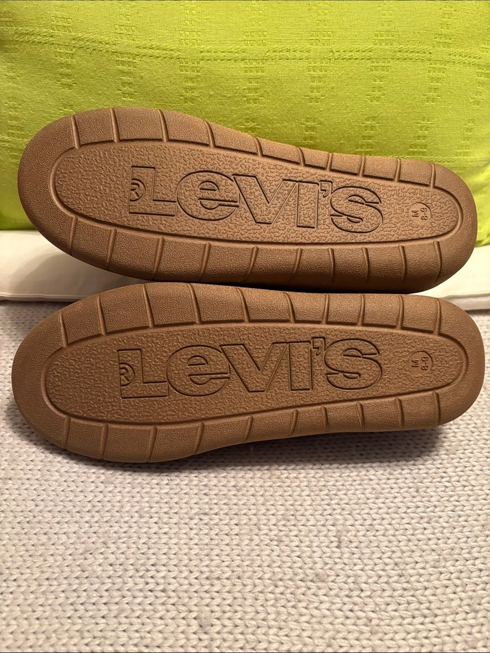 NIB Levi’s Memory Foam Unisex Slippers Size Medium 8-9